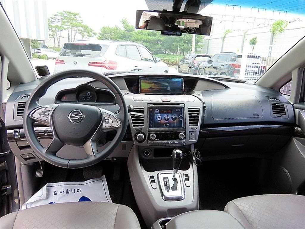 KG모빌리티(쌍용) 코란도 코란도투리스모 4WD TX 9인승 이미지 8