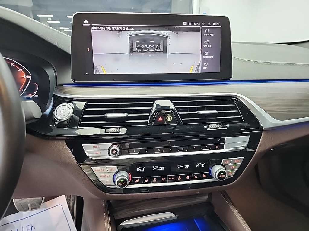 BMW 5시리즈 5시리즈 (G30) 523d xDrive M 스포츠 이미지 10