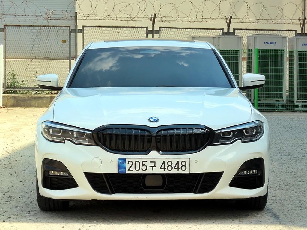 BMW 3시리즈 3시리즈 (G20) 320i M 스포츠 이미지 1