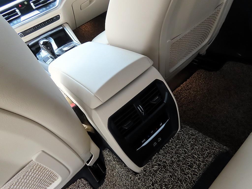 BMW 3시리즈 3시리즈 (G20) 320i M 스포츠 이미지 16