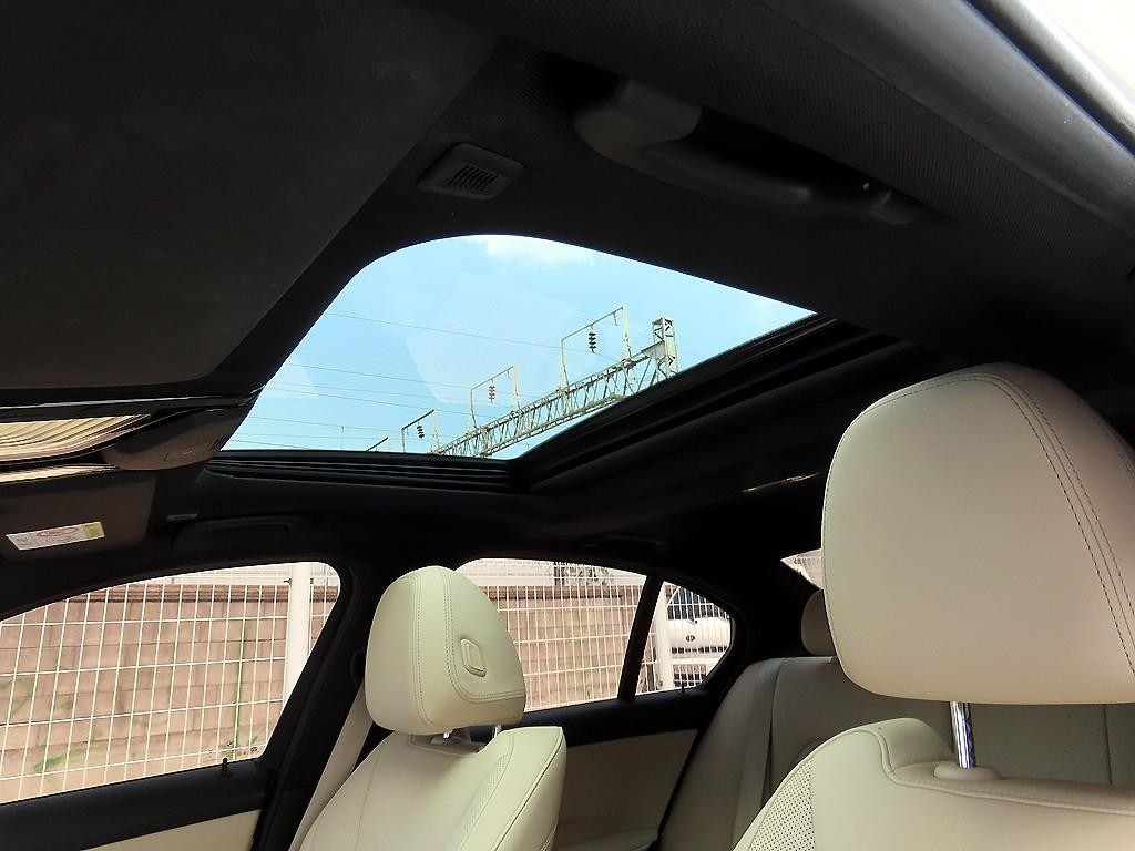 BMW 3시리즈 3시리즈 (G20) 320i M 스포츠 이미지 17