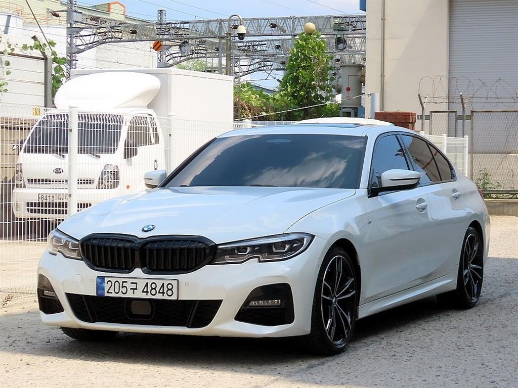 BMW 3시리즈 3시리즈 (G20) 320i M 스포츠 이미지 2