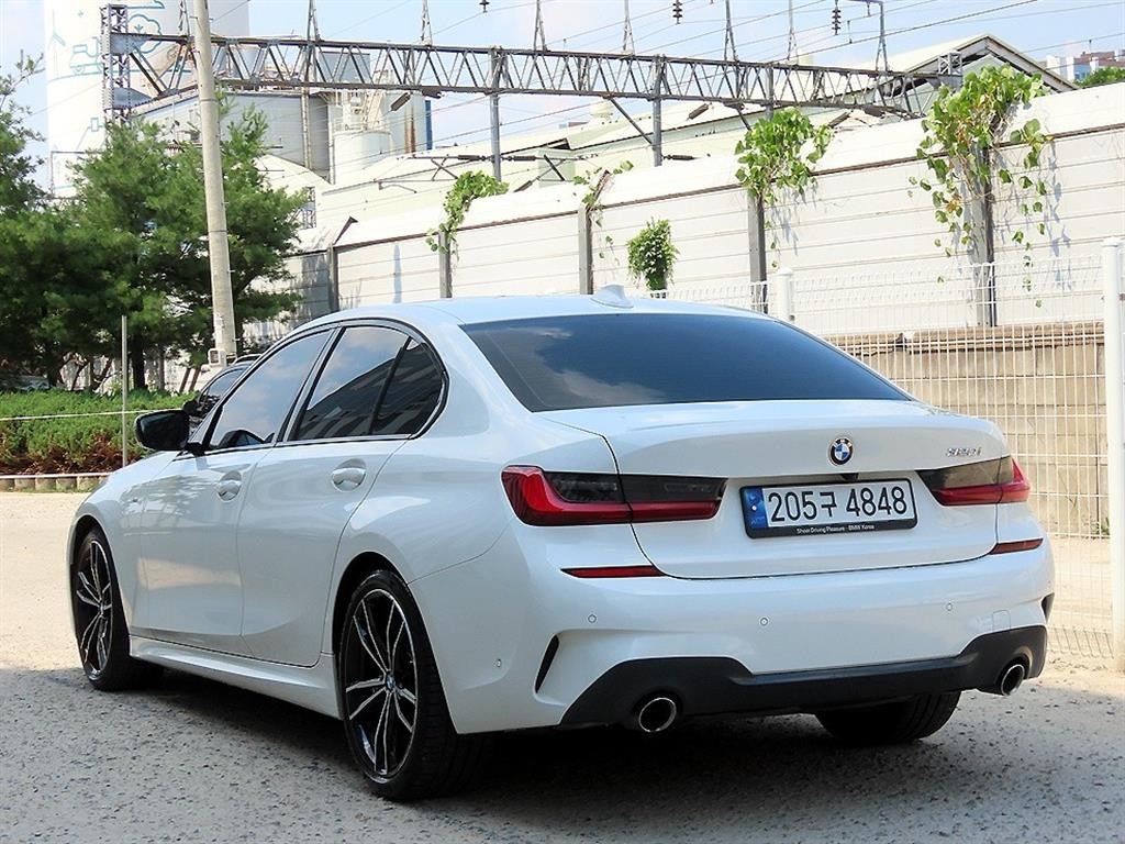 BMW 3시리즈 3시리즈 (G20) 320i M 스포츠 이미지 3
