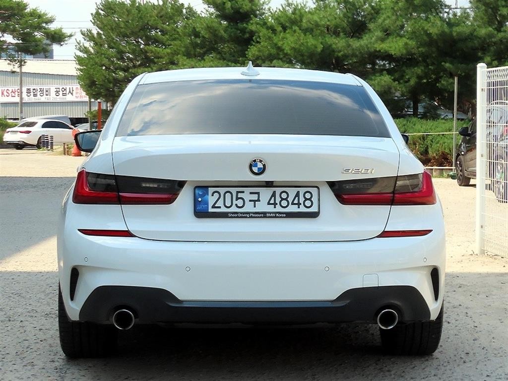 BMW 3시리즈 3시리즈 (G20) 320i M 스포츠 이미지 4