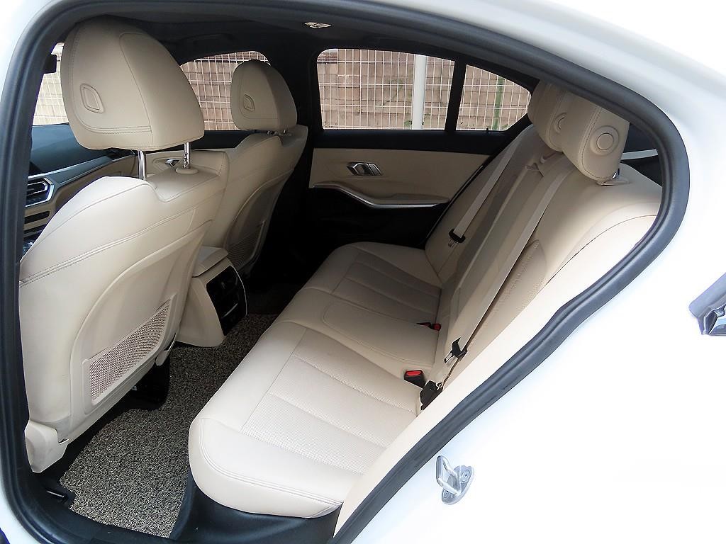 BMW 3시리즈 3시리즈 (G20) 320i M 스포츠 이미지 6