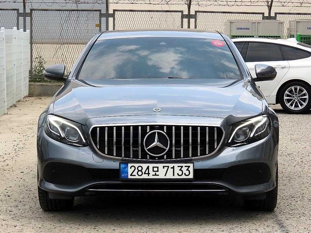 벤츠 E 클래스 E-클래스 W213 E220d 아방가르드 이미지 1