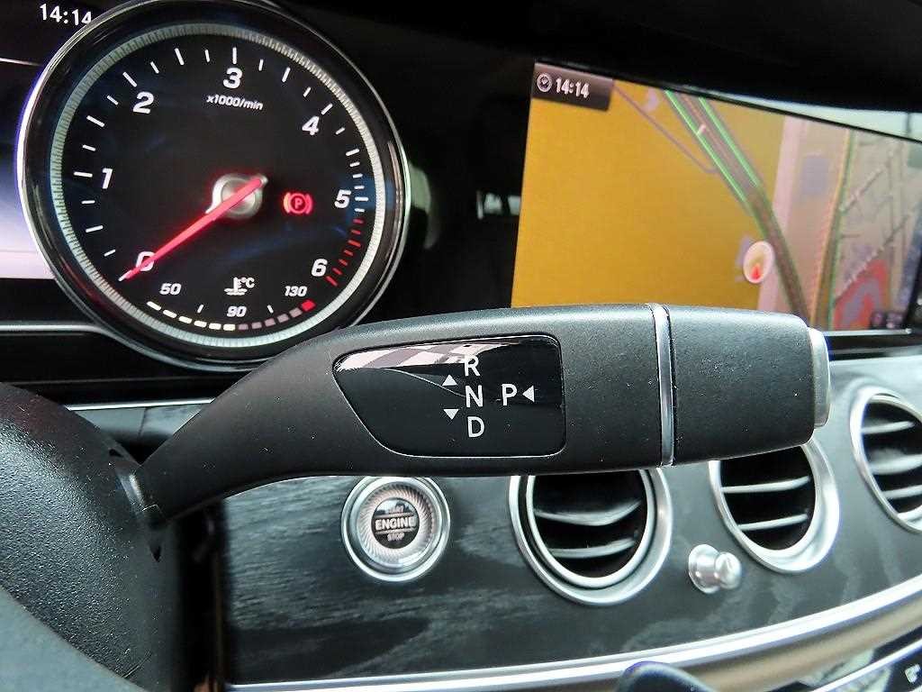 벤츠 E 클래스 E-클래스 W213 E220d 아방가르드 이미지 10