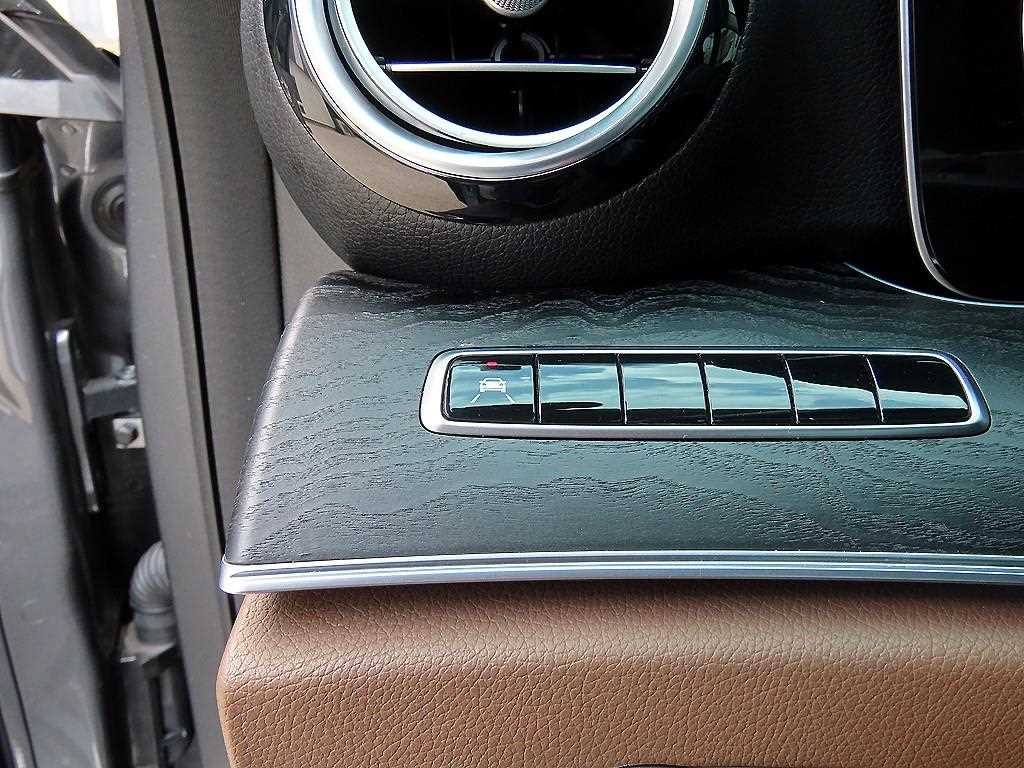 벤츠 E 클래스 E-클래스 W213 E220d 아방가르드 이미지 11