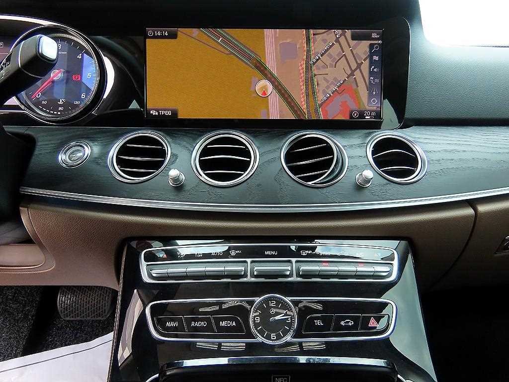 벤츠 E 클래스 E-클래스 W213 E220d 아방가르드 이미지 13