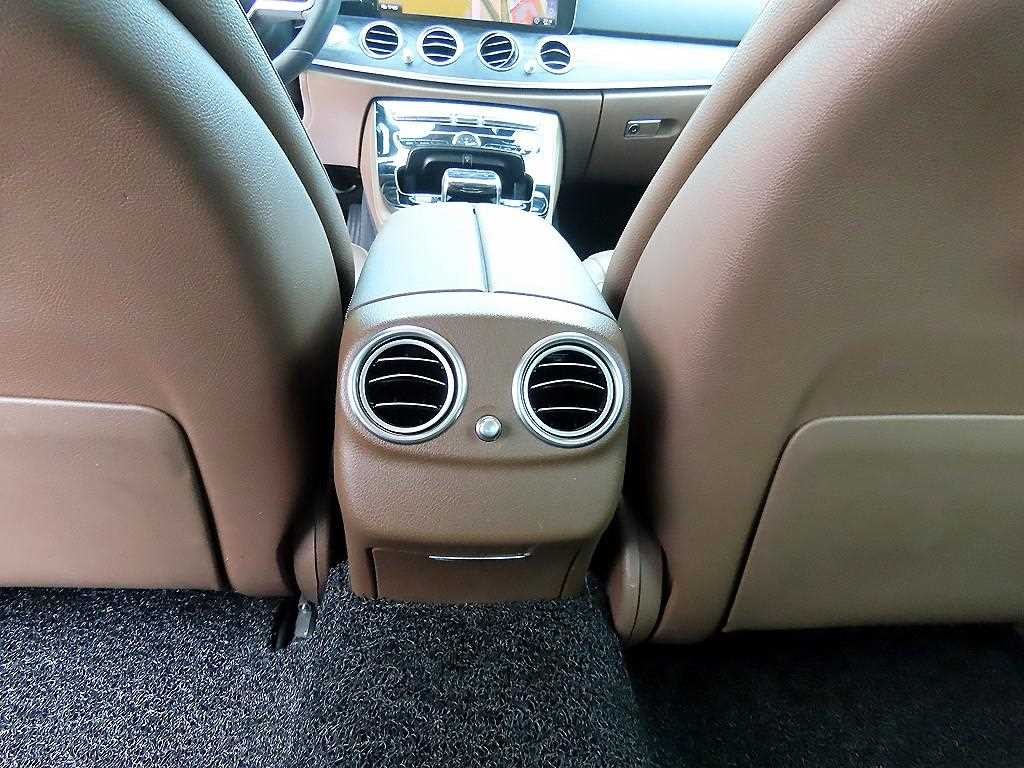 벤츠 E 클래스 E-클래스 W213 E220d 아방가르드 이미지 16