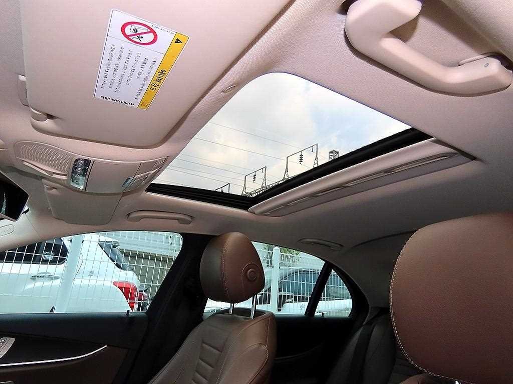 벤츠 E 클래스 E-클래스 W213 E220d 아방가르드 이미지 17