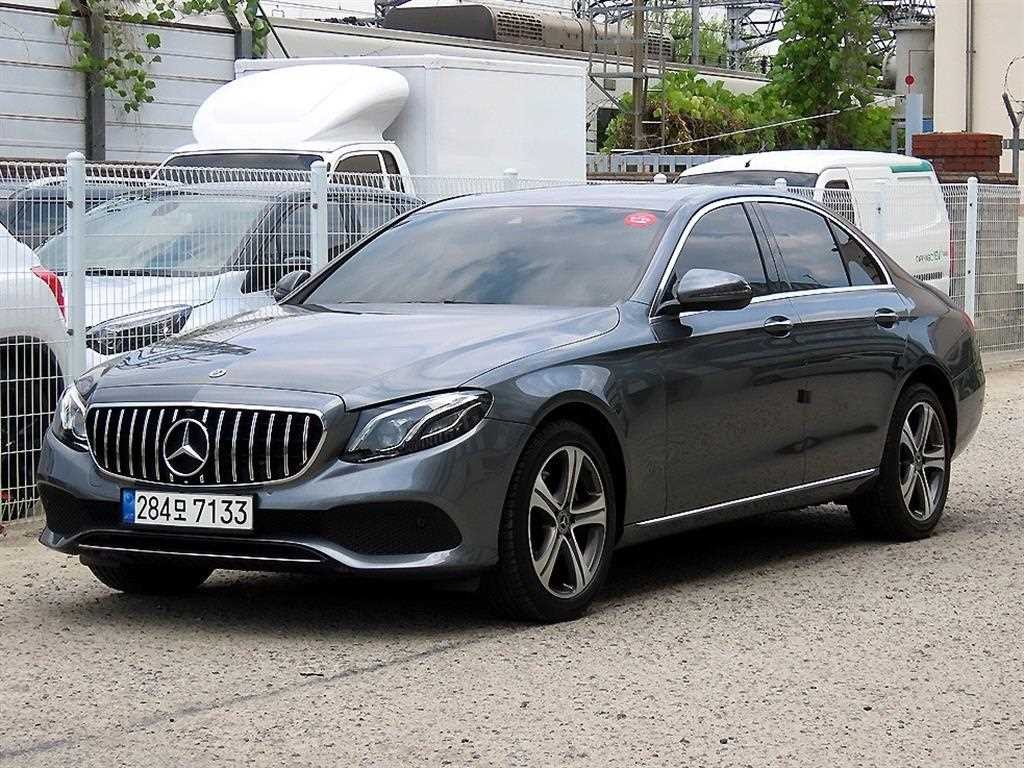 벤츠 E 클래스 E-클래스 W213 E220d 아방가르드 이미지 2