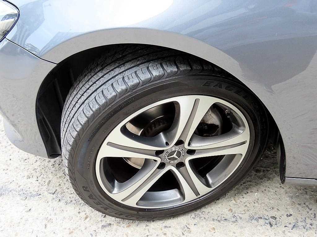 벤츠 E 클래스 E-클래스 W213 E220d 아방가르드 이미지 20