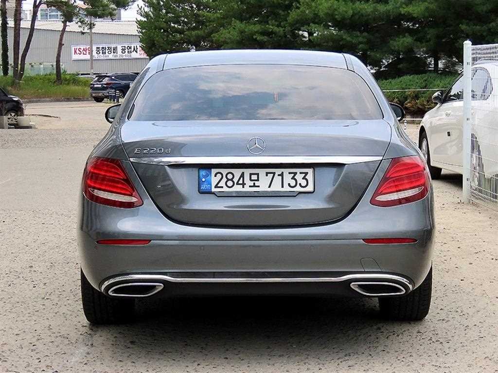벤츠 E 클래스 E-클래스 W213 E220d 아방가르드 이미지 4