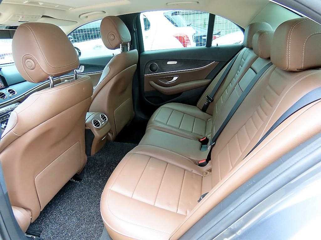 벤츠 E 클래스 E-클래스 W213 E220d 아방가르드 이미지 6
