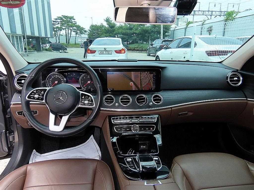 벤츠 E 클래스 E-클래스 W213 E220d 아방가르드 이미지 7