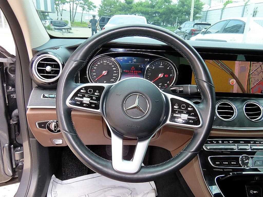 벤츠 E 클래스 E-클래스 W213 E220d 아방가르드 이미지 8