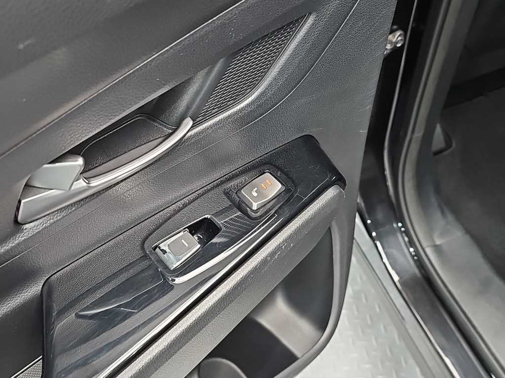 KG모빌리티(쌍용) 코란도 뷰티풀코란도 2WD 디젤 1.6 C7 이미지 13
