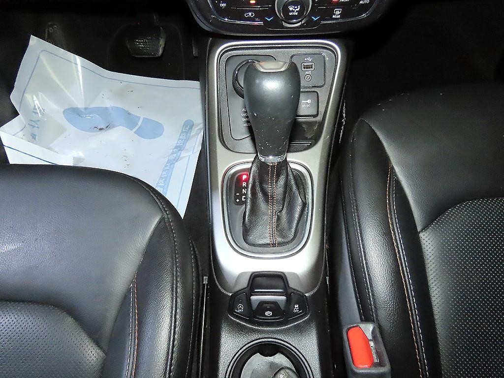 지프 컴패스 컴패스 2세대 2.4 AWD 론지튜드 이미지 12