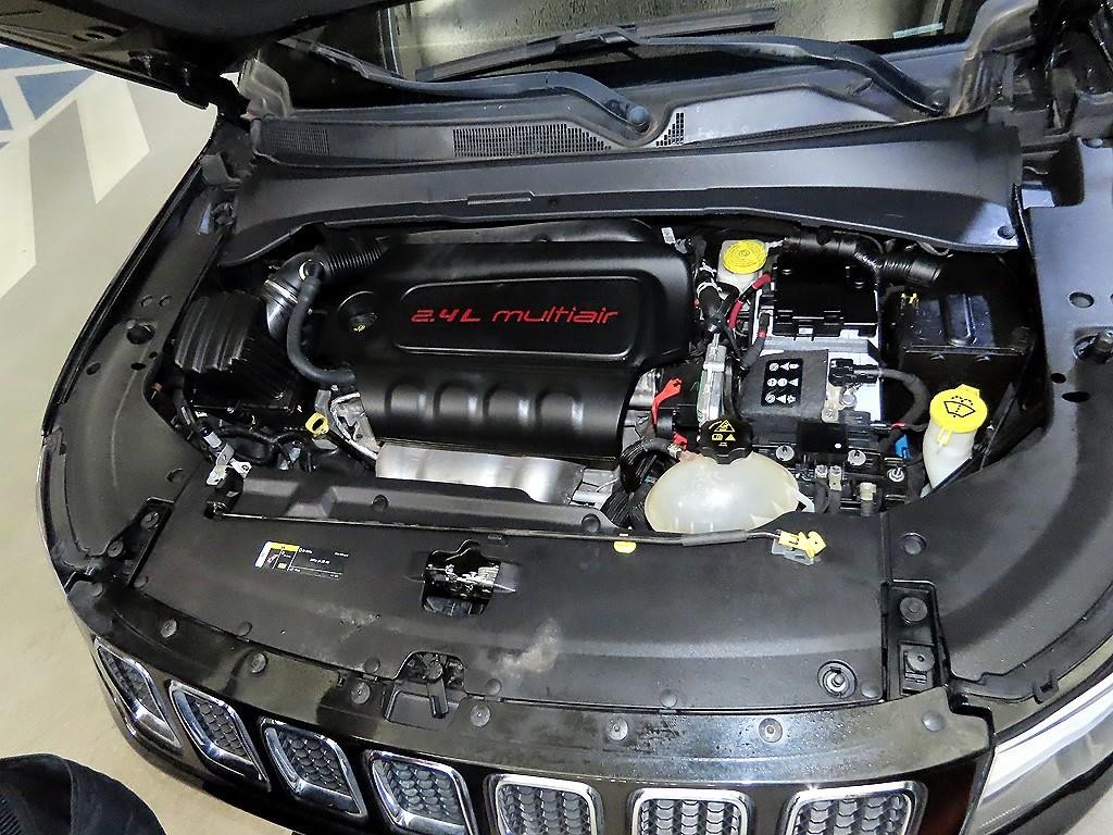 지프 컴패스 컴패스 2세대 2.4 AWD 론지튜드 이미지 18
