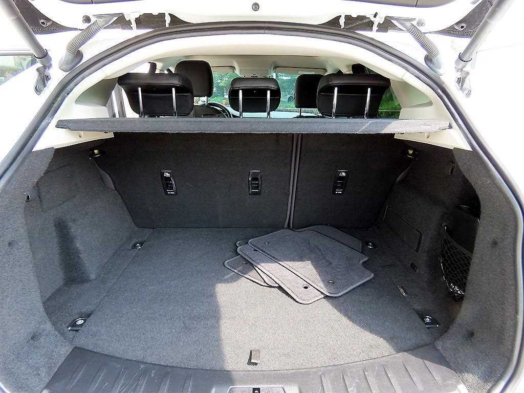 재규어 E-PACE D180 S 이미지 17