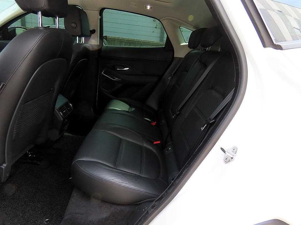 재규어 E-PACE D180 S 이미지 6