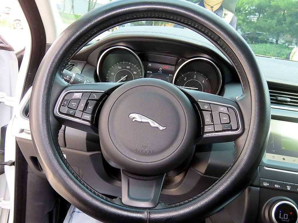 재규어 E-PACE D180 S 이미지 8