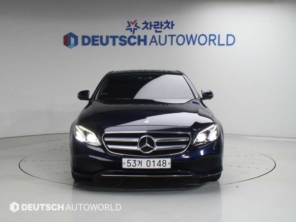 벤츠 E 클래스 E-클래스 W213 E300 4MATIC 아방가르드인텔리전트드라이브 이미지 3