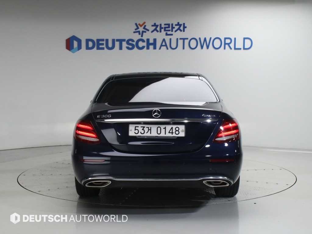 벤츠 E 클래스 E-클래스 W213 E300 4MATIC 아방가르드인텔리전트드라이브 이미지 4