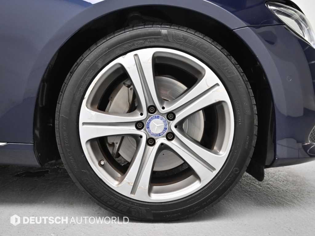 벤츠 E 클래스 E-클래스 W213 E300 4MATIC 아방가르드인텔리전트드라이브 이미지 5