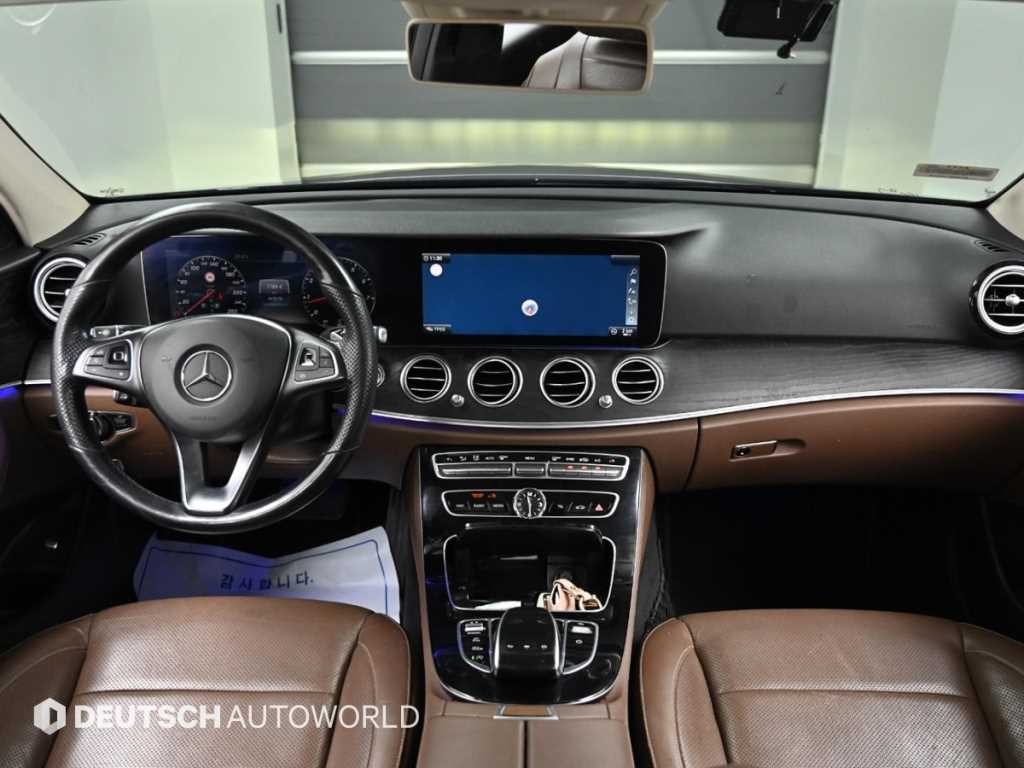 벤츠 E 클래스 E-클래스 W213 E300 4MATIC 아방가르드인텔리전트드라이브 이미지 7