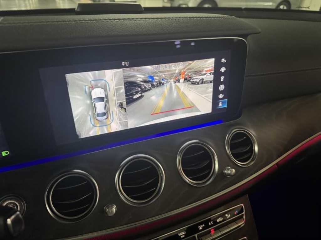 벤츠 E 클래스 E-클래스 W213 E300 4MATIC AMG LINE 이미지 9