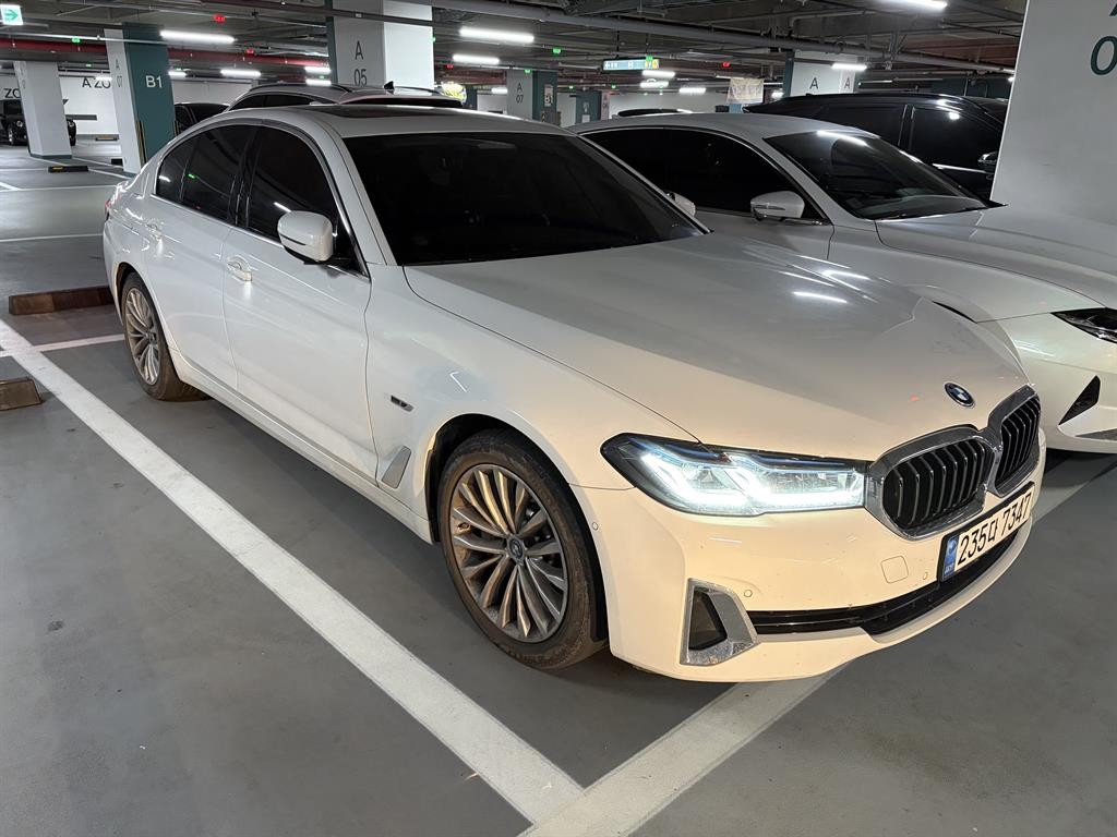 BMW 5시리즈 5시리즈 (G30) 530e 럭셔리 이미지 2