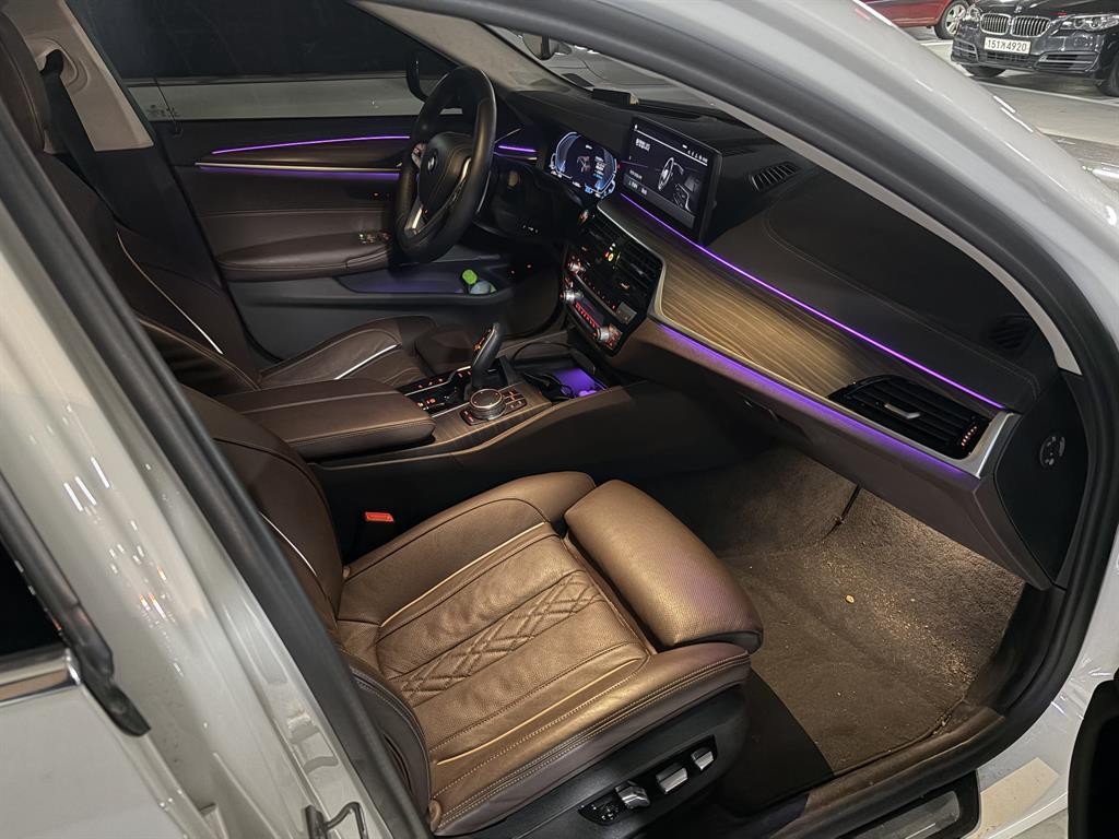 BMW 5시리즈 5시리즈 (G30) 530e 럭셔리 이미지 6