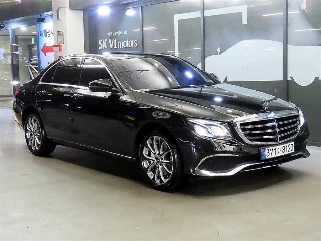 벤츠 E 클래스 E-클래스 W213 E300 4MATIC 익스클루시브 이미지 1