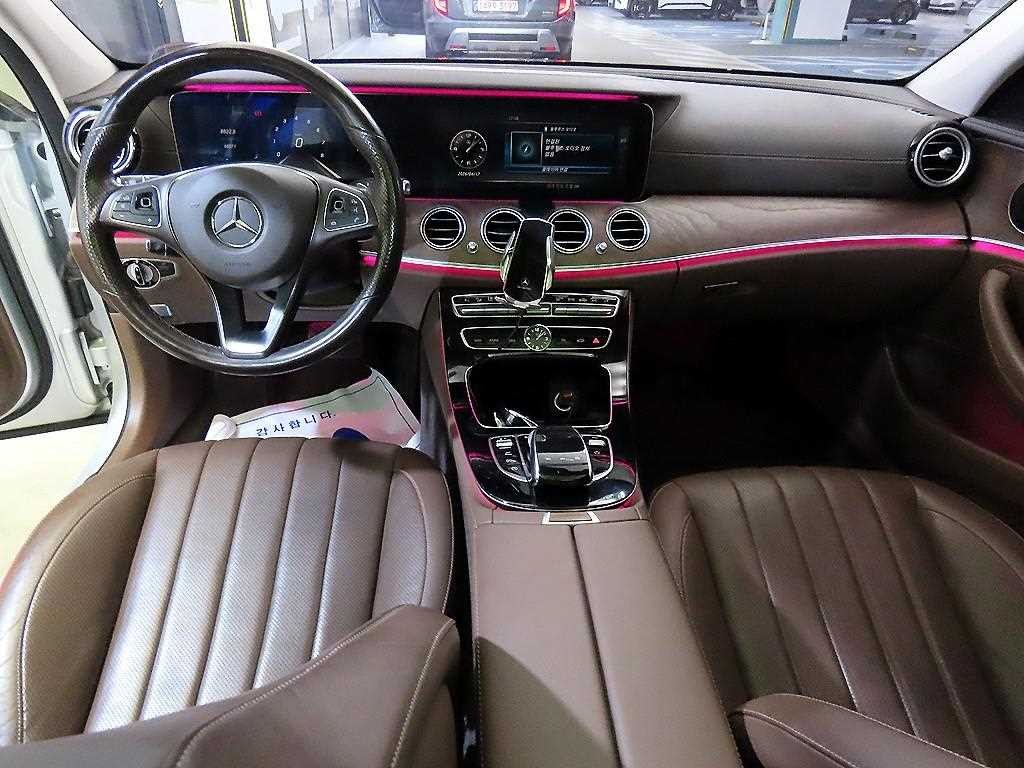 벤츠 E 클래스 E-클래스 W213 E300 4MATIC 익스클루시브 이미지 10