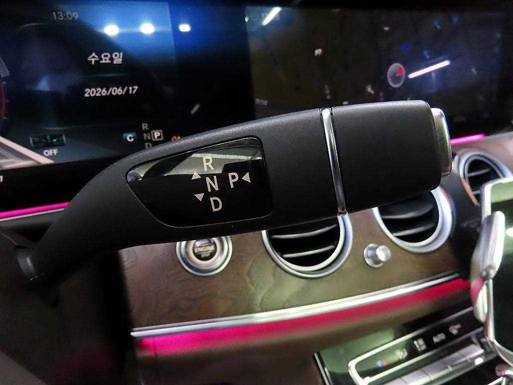 벤츠 E 클래스 E-클래스 W213 E300 4MATIC 익스클루시브 이미지 12