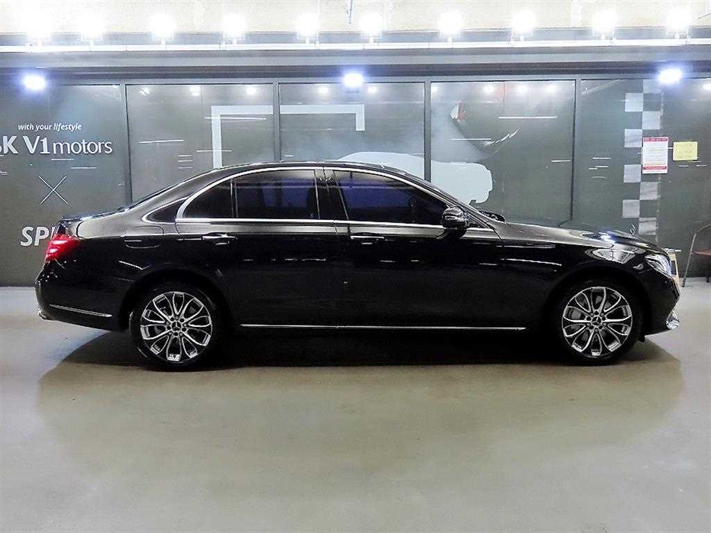 벤츠 E 클래스 E-클래스 W213 E300 4MATIC 익스클루시브 이미지 3