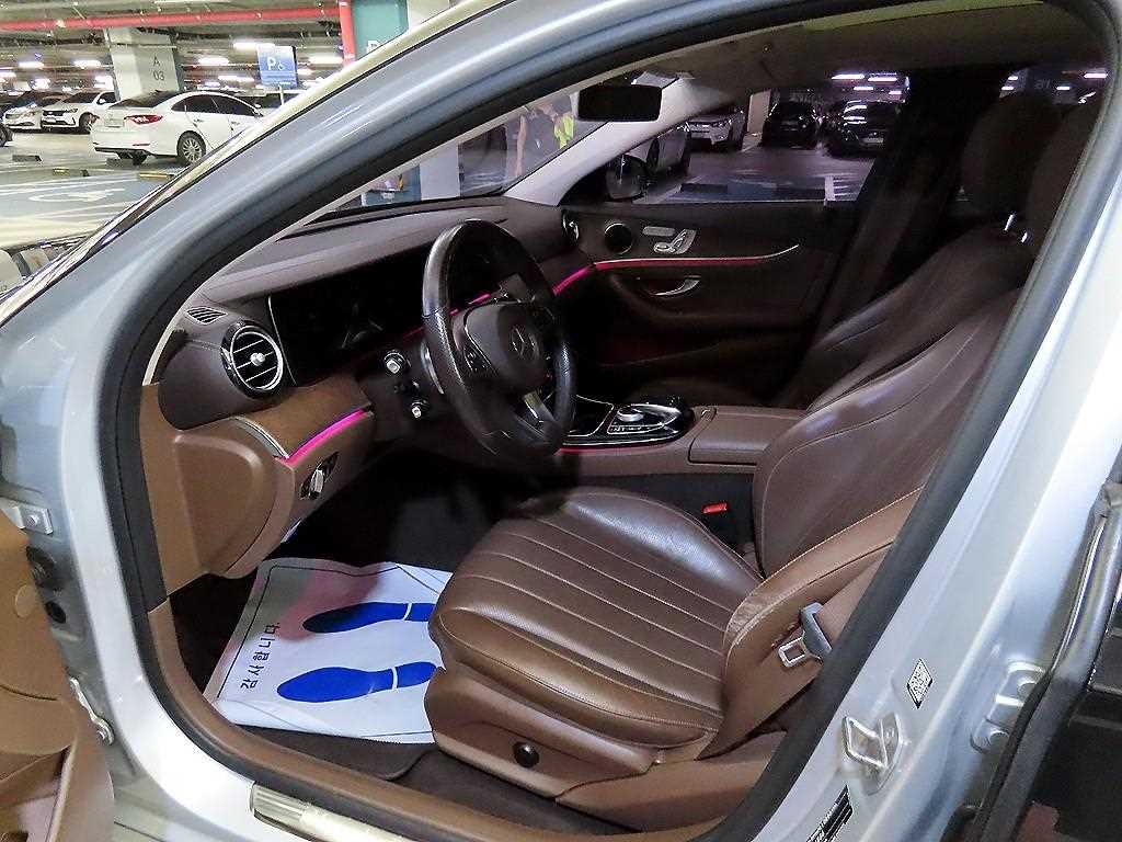 벤츠 E 클래스 E-클래스 W213 E300 4MATIC 익스클루시브 이미지 6