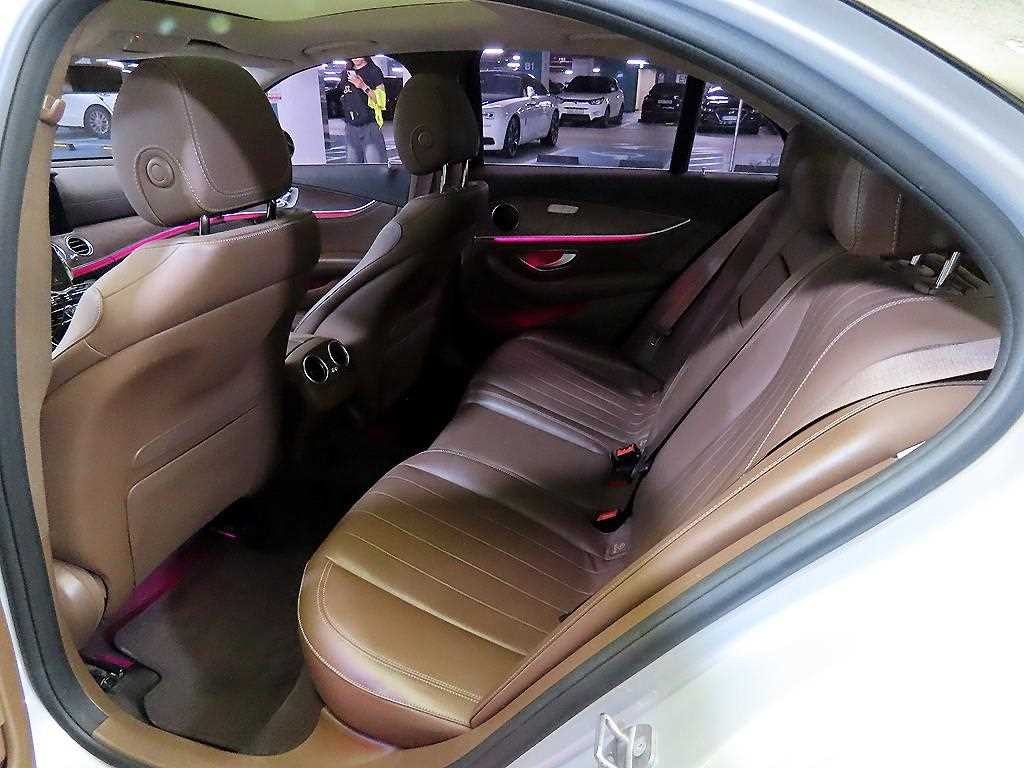 벤츠 E 클래스 E-클래스 W213 E300 4MATIC 익스클루시브 이미지 7