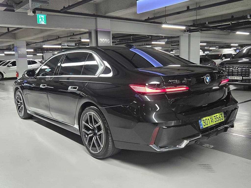 BMW 7시리즈 7시리즈 (G70) 740d xDrive M 스포츠 이미지 3