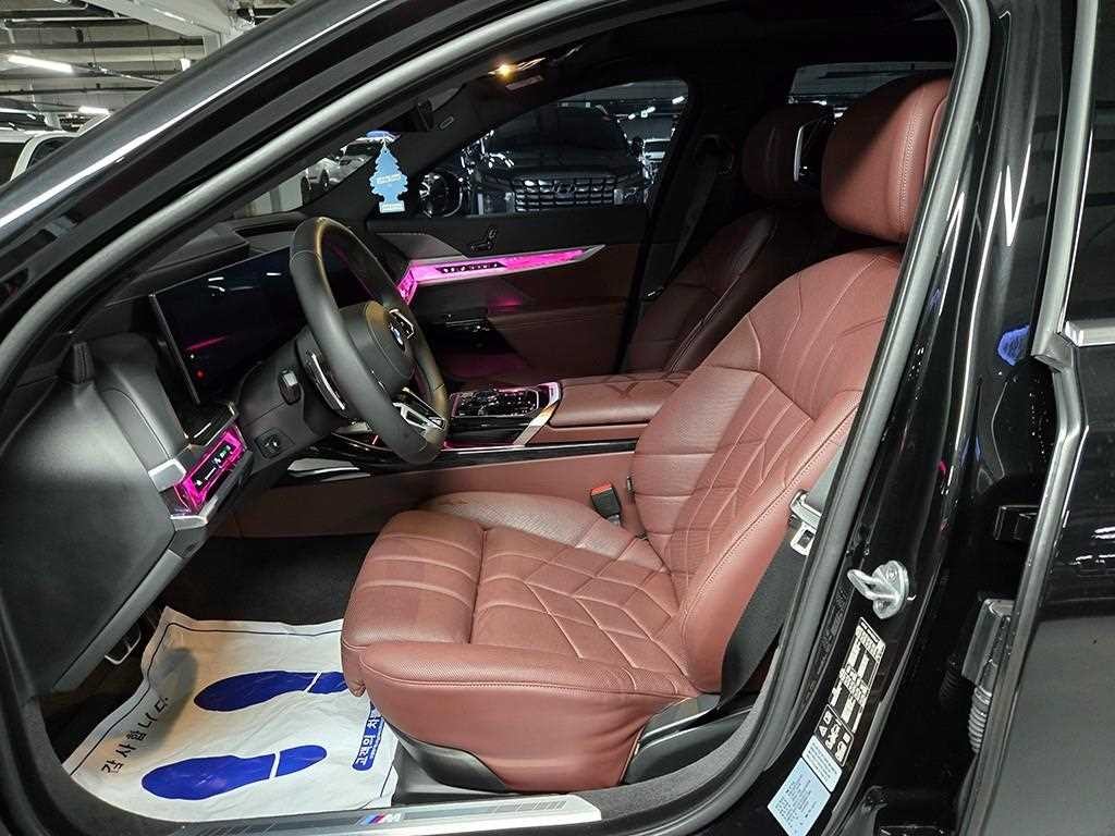 BMW 7시리즈 7시리즈 (G70) 740d xDrive M 스포츠 이미지 5