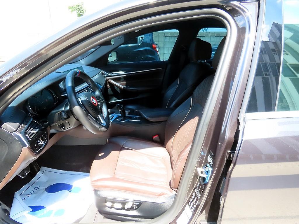 BMW 5시리즈 5시리즈 (G30) 530i xDrive M 스포츠 플러스 이미지 5