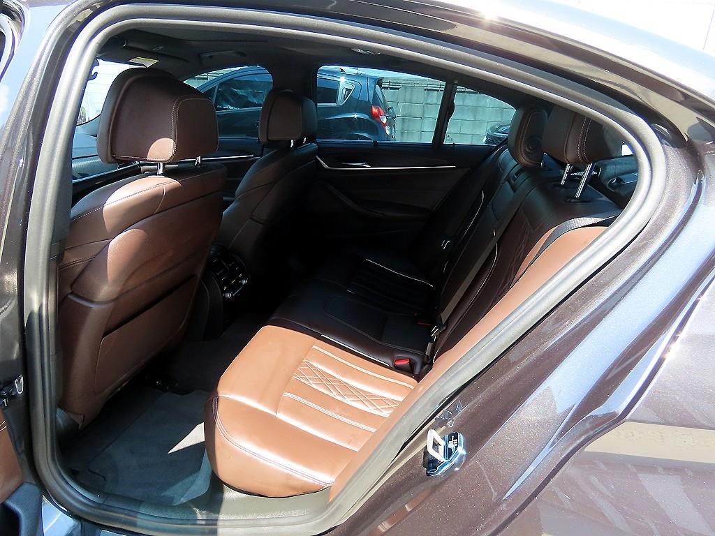 BMW 5시리즈 5시리즈 (G30) 530i xDrive M 스포츠 플러스 이미지 6