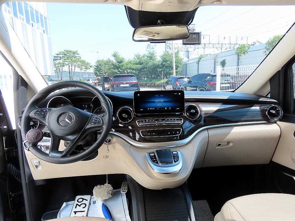 벤츠 V 클래스 V클래스 V300 d 이미지 8