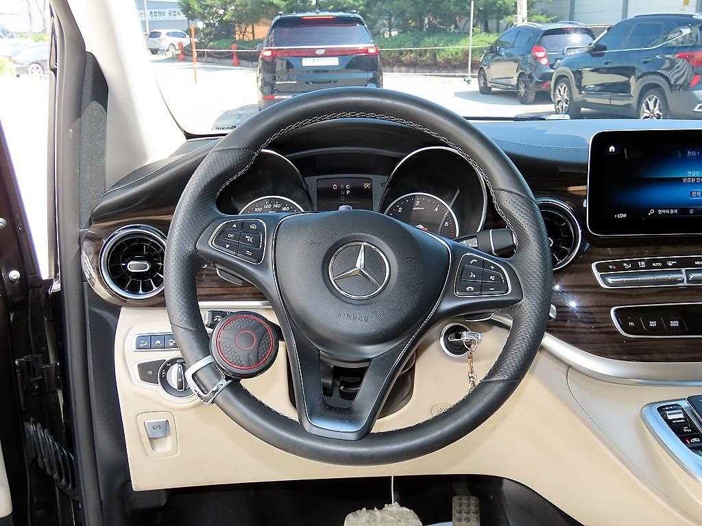 벤츠 V 클래스 V클래스 V300 d 이미지 9