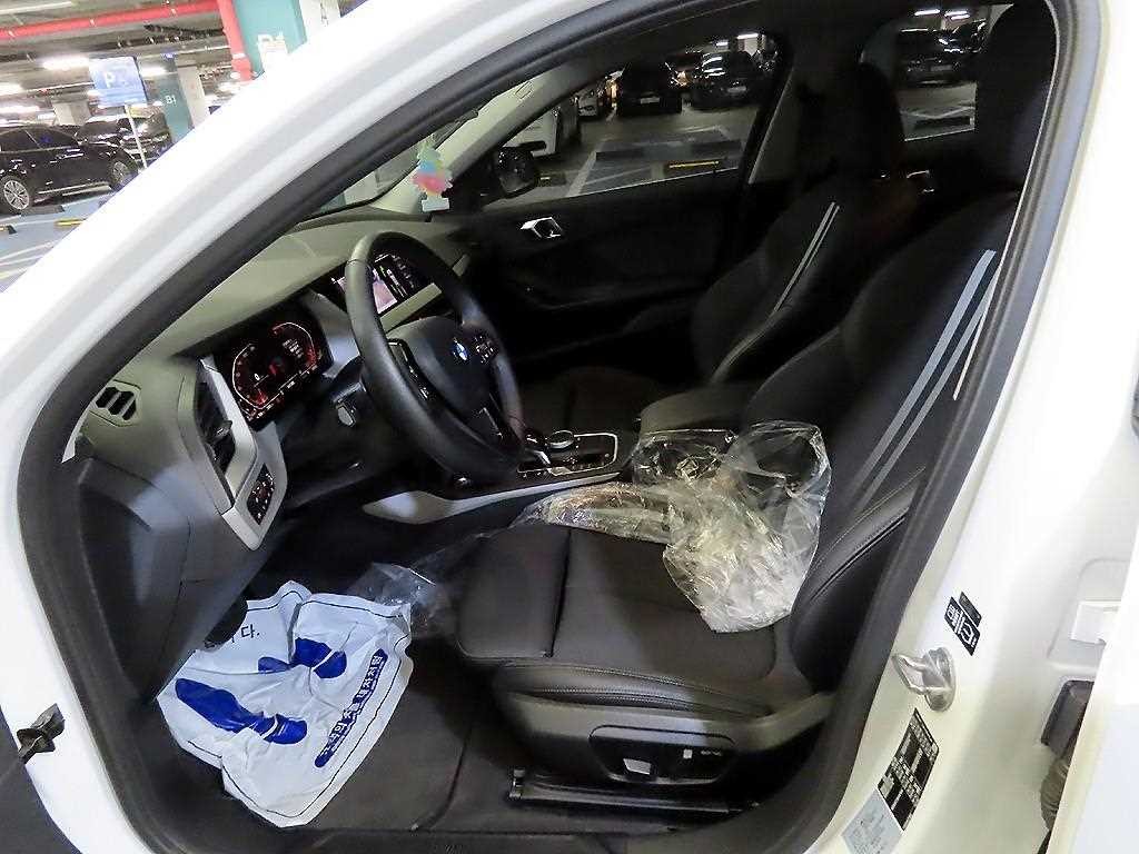 BMW 1시리즈 1시리즈 (F40) 118d 조이 퍼스트 에디션 이미지 6