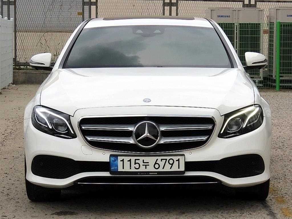 벤츠 E 클래스 E-클래스 W213 E300 아방가르드 인텔리전트 드라이브 이미지 1