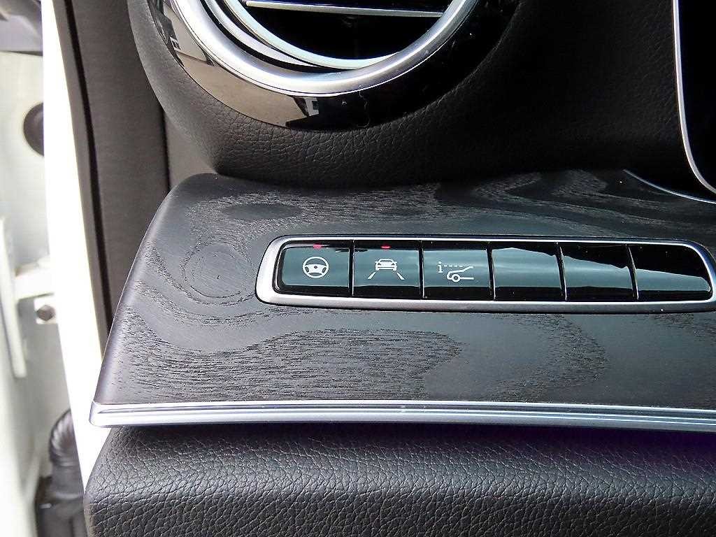 벤츠 E 클래스 E-클래스 W213 E300 아방가르드 인텔리전트 드라이브 이미지 12