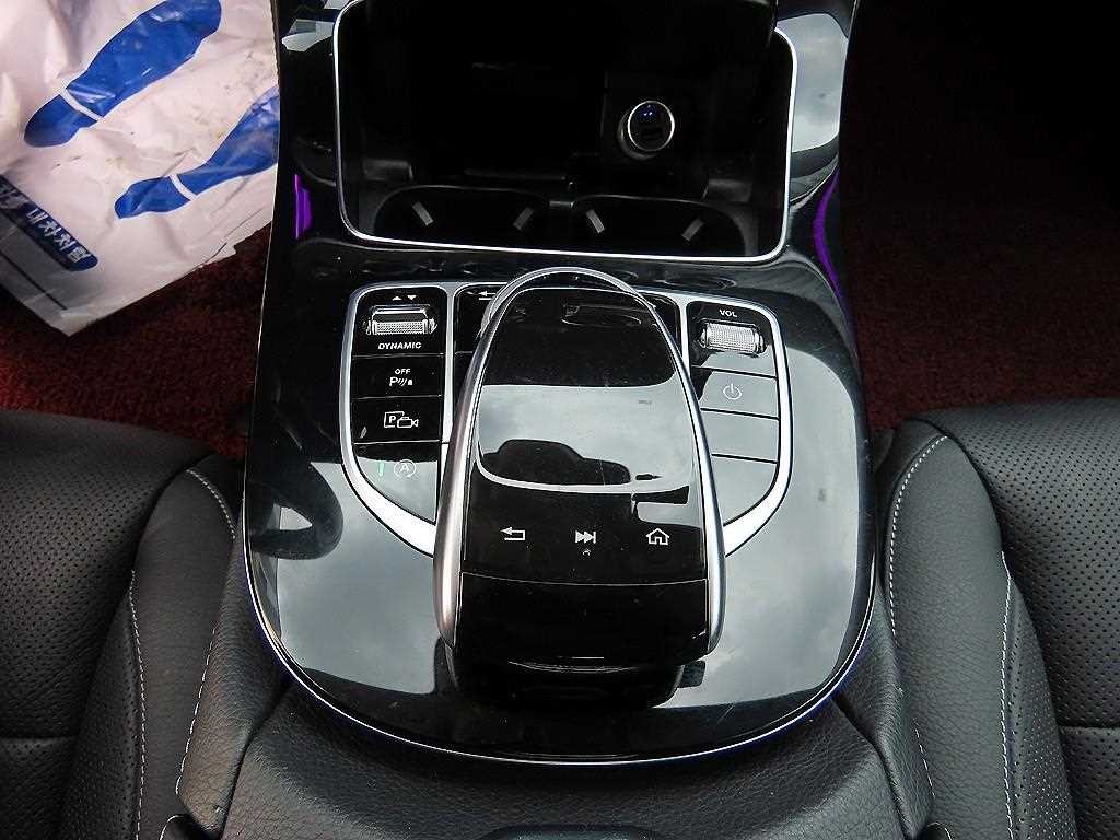 벤츠 E 클래스 E-클래스 W213 E300 아방가르드 인텔리전트 드라이브 이미지 13